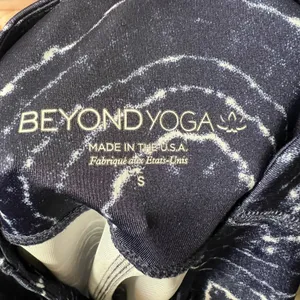 Beyond Yoga Lux High Waist Leggings Ripple Effect Blue shibori print size small thumbnail 8