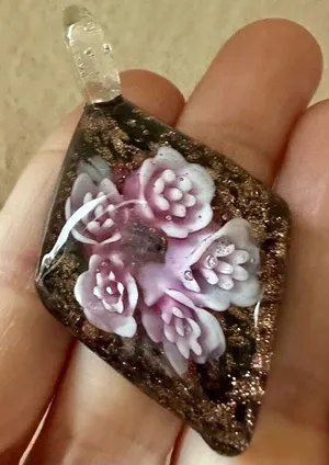 Glass flower pendant thumbnail 1
