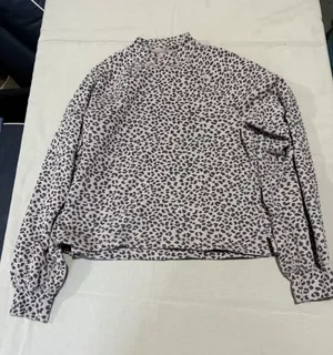 Abercrombie & Fitch Soft A&F Womens Cropped Leopard‎ Print Mockneck Sweater Sz S thumbnail 1