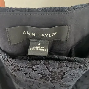 Ann Taylor navy lace shorts with pockets in size 6 thumbnail 3