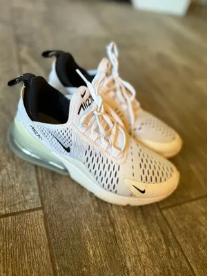 Nike 270 Air Max Shoes Women’s thumbnail 2