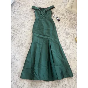 Alfred Sung Off-the-Shoulder Cuff Trumpet Gown Hunter Green Satin Size 2 D760 thumbnail 3