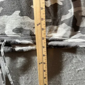 1442 | GAP Camo Modal Blend Drawstring Hem Raglan Soft Knit Sweatshirt Womens XL thumbnail 4