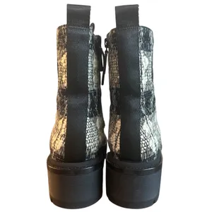 Tory Burch Miller Tweed Lug Sole Combat Boots Black White Size 7 thumbnail 4