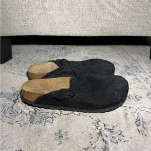Birkenstock Boston Soft Suede Clogs in Black thumbnail 4