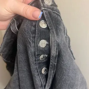 ✨LEVIS 501® ORIGINAL SKINNY WOMEN'S FRAYED HEM GREY SZ 32x28 JEANS✨ thumbnail 5