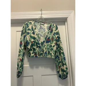 Zara Floral Cropped Long-sleeve Green and Blue Size Medium Resort Coastal Preppy thumbnail 3