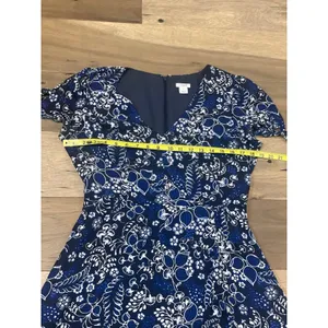 J.Crew Dress Size 6 Chiffon Black White Blue Floral V‑Neck Short Sleeve Flowy thumbnail 7
