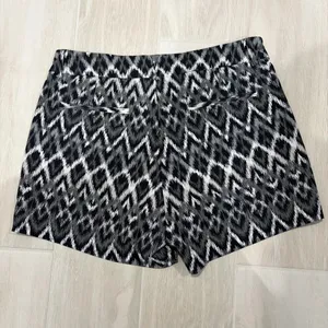 Spanx Sunshine Gray Black Chevron Print Pull-On Shorts Size Medium thumbnail 5