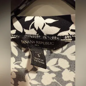 Banana Republic‎ Monochrome Floral romper Size S thumbnail 5
