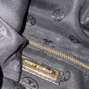 Tory Burch Black Leather Taylor Convertible Foldover Crossbody Purse thumbnail 14