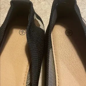 Elegant Black and Brown Women's Flats thumbnail 3