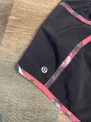 lululemon athletica Black Athletic Tracker Shorts Size 8 thumbnail 5