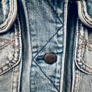 Abercrombie and Fitch women’s jacket cropped denim Size M Medium Blue Distressed thumbnail 6