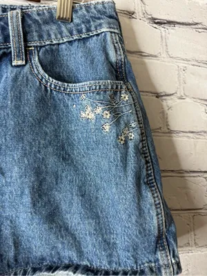 Hollister Blue Denim Women's Embroidered Shorts size 10 thumbnail 3
