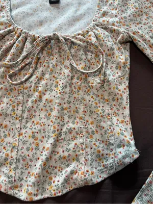 Brandy Melville Cream Floral Long-Sleeve Tie Front Top thumbnail 3