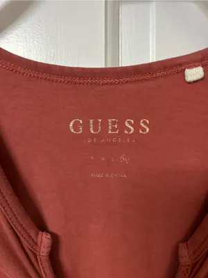 GUESS Rust Short-Sleeve Tee with Heart Motifs thumbnail 2
