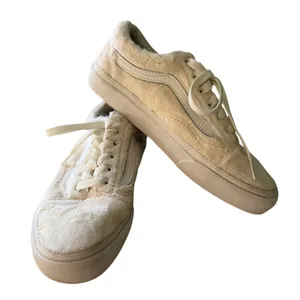 Vans Old Skool Sherpa Faux Fur Sneakers Ivory Cream Women's 7.5 thumbnail 1