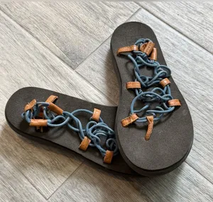Teva Voya Infinity Women's Sandals Blue Gray Strappy Minimalist Size 10 thumbnail 1