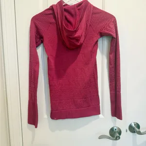 LULULEMON Rest Less Hoodie in Violet‎ Red size 2 thumbnail 3