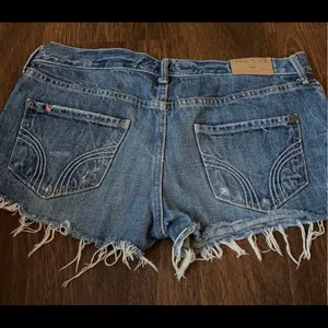 Size 1 hollister shorts thumbnail 3