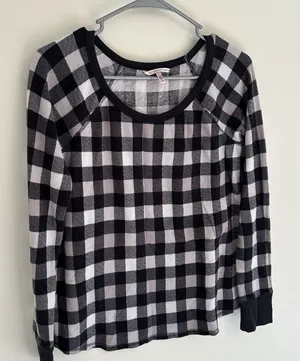Victoria's Secret Size Medium Plaid Round Neck Long Sleeve Pajama Top Sleepwear thumbnail 1