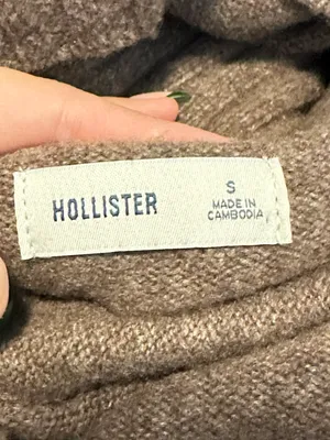 Hollister Off The Shoulder Sweater thumbnail 2