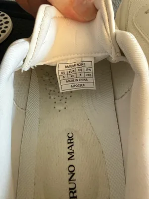 Men’s white sneakers Size 9 thumbnail 4