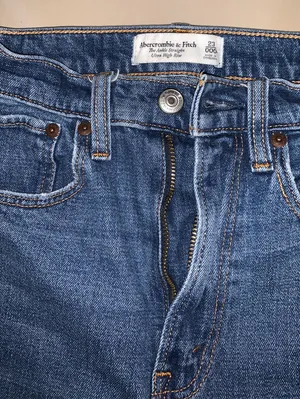 Abercrombie Ultra High Rise Ankle Straight Jeans thumbnail 8