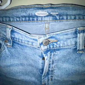 Size 6 Old navy boyfriend distressed jeans thumbnail 3