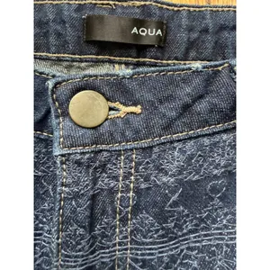 AQUA Women's Denim Shorts Dark Wash Embroidered Frayed Hem Size 30 thumbnail 4