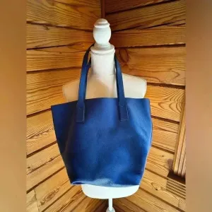Marc Jacobs Wingman Tote Reversible Leather Tote in blue or yellow size XL thumbnail 4