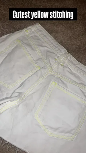 Good American white denim shorts thumbnail 3