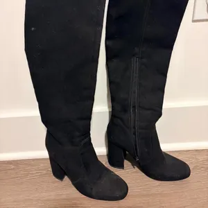 Forever 21 Knee-High Boots Black thumbnail 2