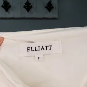 Elliatt White Textured Halter Maxi Dress Small Open Back Formal EUC thumbnail 4