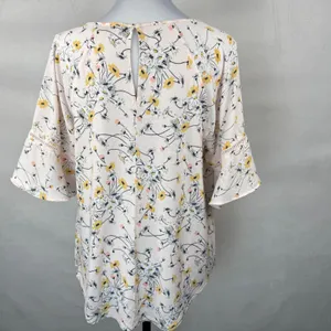 Loft Ladies Blouse Sz M Pink Floral Ruffle 3/4 Length Sleeve Ladder Trim Career thumbnail 4