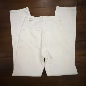 Zara Straight Fit High-Rise Regular Length‎ White Jeans - Women's Size 32 thumbnail 5