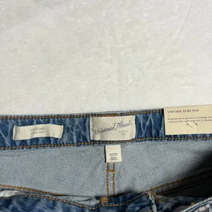 Universal Threads Vintage Midi Stretch Shorts Raw Hem Size 4 Festival Rodeo thumbnail 4