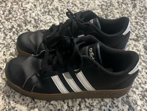 adidas Unisex Kids Black/White Low Top Lace-Up Sneaker Shoe US 4.5 thumbnail 1