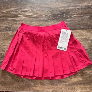 Lululemon High Rise Pleated Tennis Skirt Cherry Mist Size 4 NWT thumbnail 2