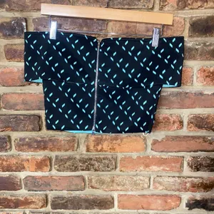 NWT Elliatt Black Teal Printed Forced Off-The-Shoulder Crop Top Women's Size XS thumbnail 9