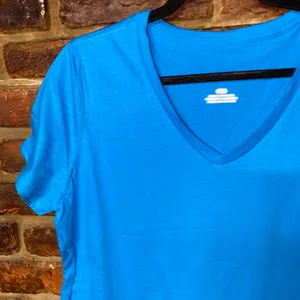 NWOT Fanatics Blue Short Sleeve V-Neck Cotton T-Shirt Tee Women's Size Large thumbnail 2