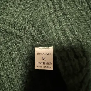 Cozy Green Cowl Neck Sweater with Textured Knit Size M thumbnail 3