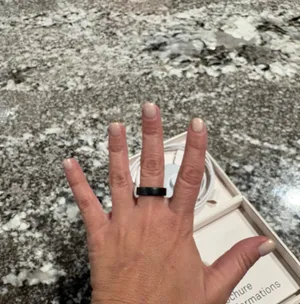 Oura Ring Series 5 color Stealth Size 9 thumbnail 4