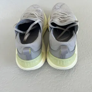 Sneakers thumbnail 4