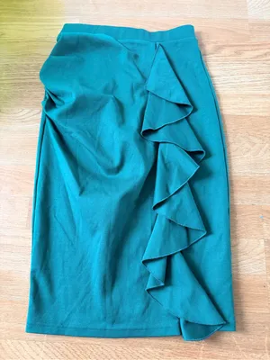 Emerald Green Ruffle-Front Pencil Skirt thumbnail 6