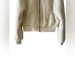 Urban Outfitter Sherpa Fuzzy Zip Up Cropped Ivory Womens Jacket SZ M thumbnail 4