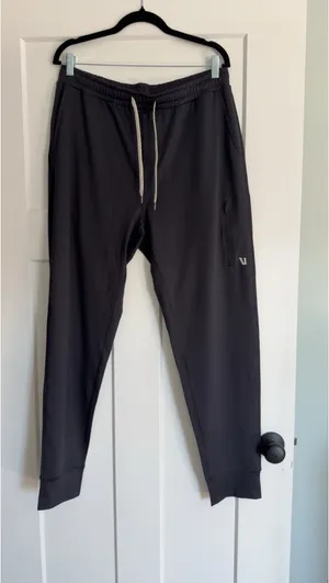 Vuori Large Ponto Performance Joggers in Black thumbnail 3