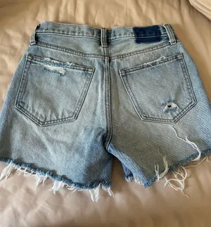 Abercrombie Boyfriend Mid-Rise Shorts thumbnail 2