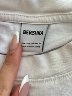 Bershka White Graphic Oversized Tee with Blue Teddy & Red Apple Print thumbnail 2